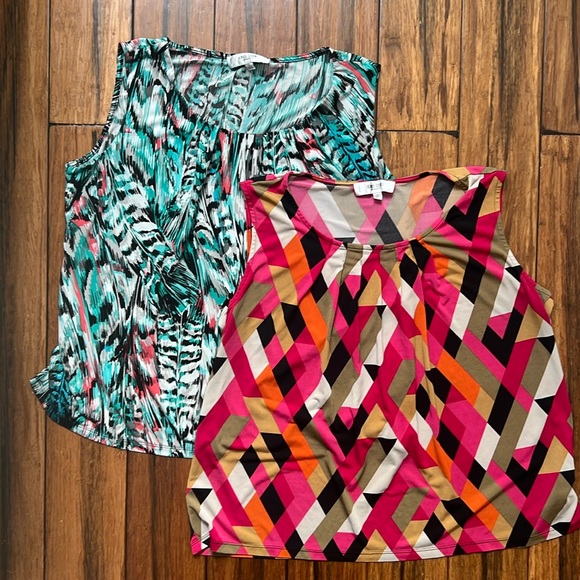 bundle of three pleated tanks. 🛍️ - Picture 1 of 4